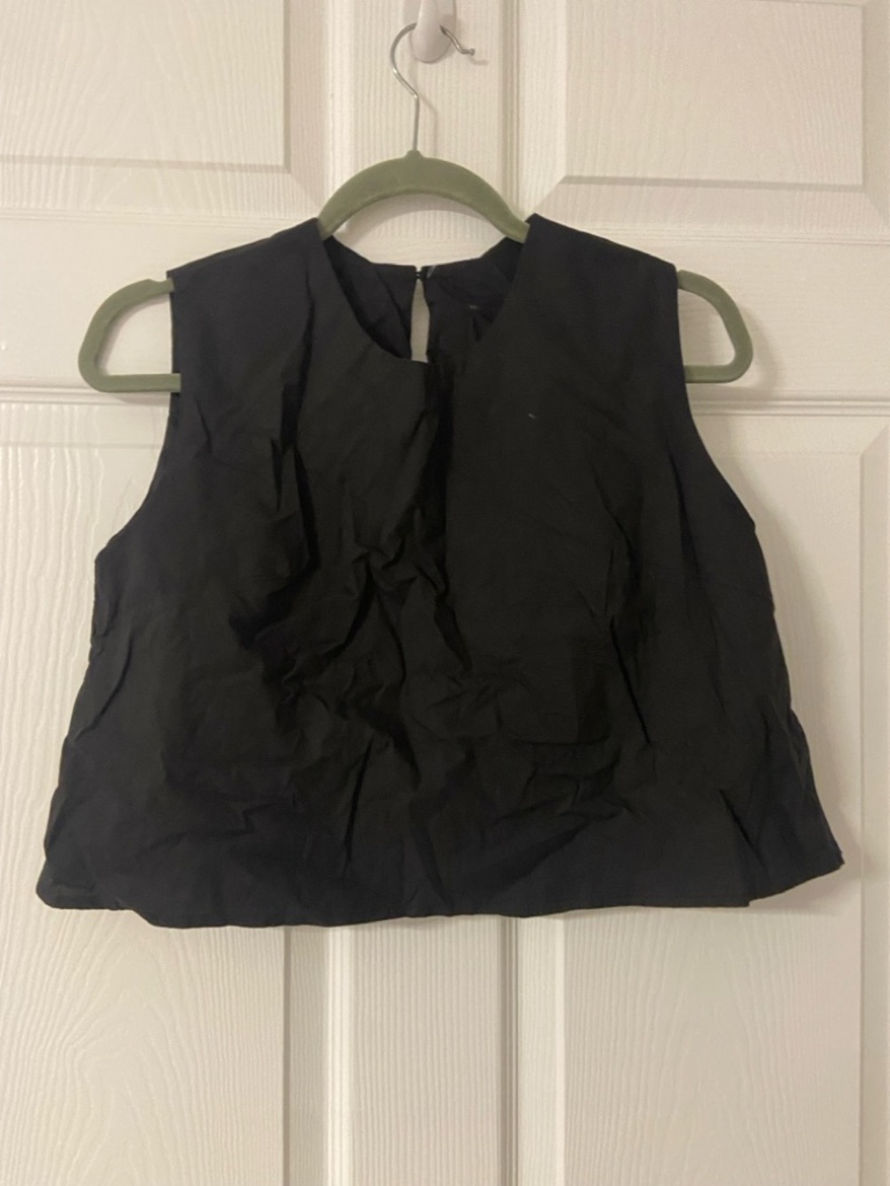 T38a- LA CHAPELLE Black Solid Sleeveless Blouse